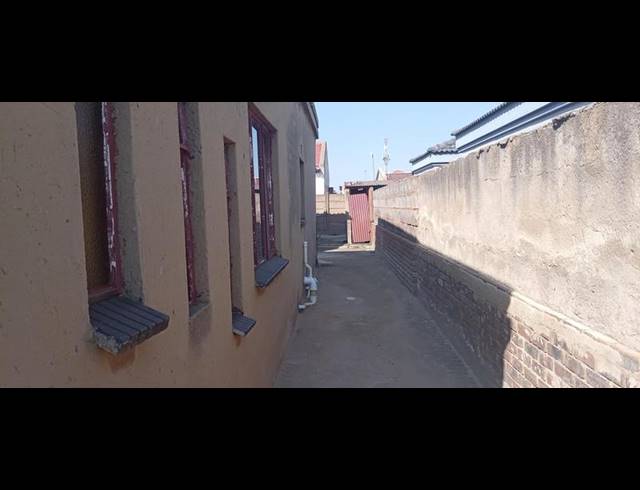 3 BEDROOM HOUSE FOR SALE IN MASHIMONG